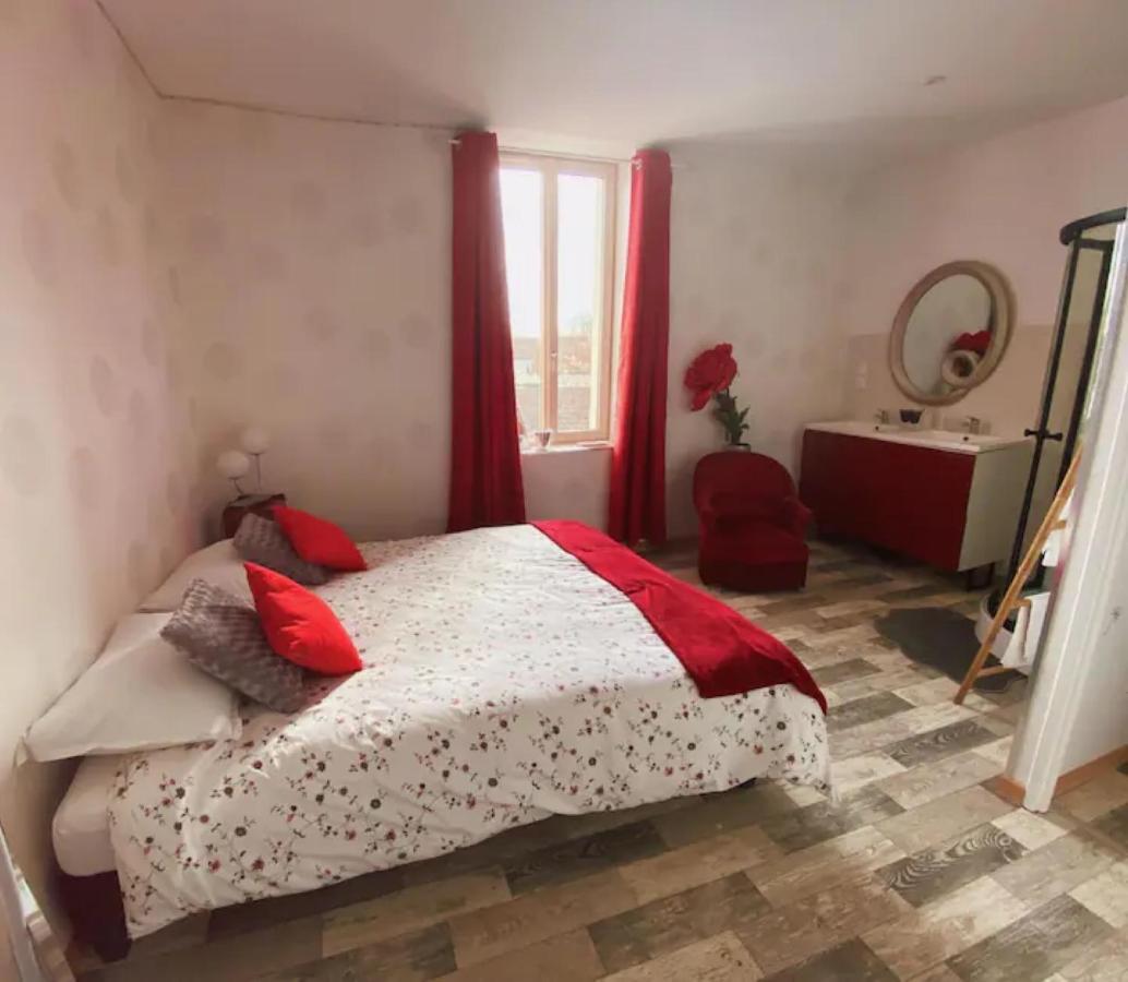 Chambres D'Hote Au Chapeau Claque Cabaret Gueugnon Eksteriør billede