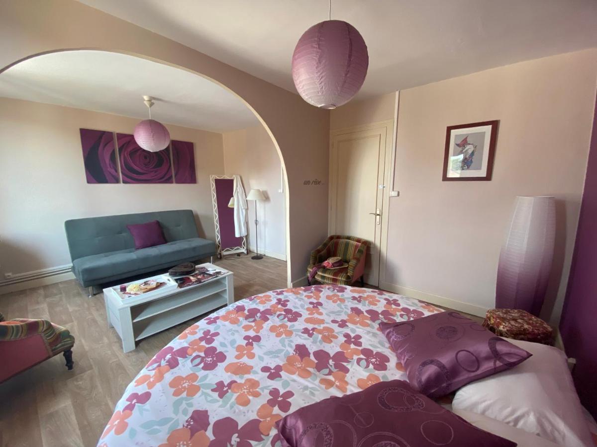 Chambres D'Hote Au Chapeau Claque Cabaret Gueugnon Eksteriør billede